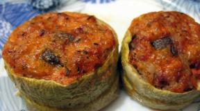 Zucchini with minced meat in the oven