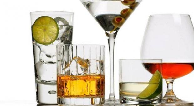 Jak alkohol wpływa na ciało i mózg Alkohol i pigułki wpływają na mózg