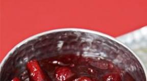 Vörösáfonyalekvár: ízletes és egyszerű áfonyalekvár, mint az IKEA receptjében