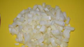 Insalata classica di cipolle con uovo sodo e maionese Come preparare l'insalata di cipolle